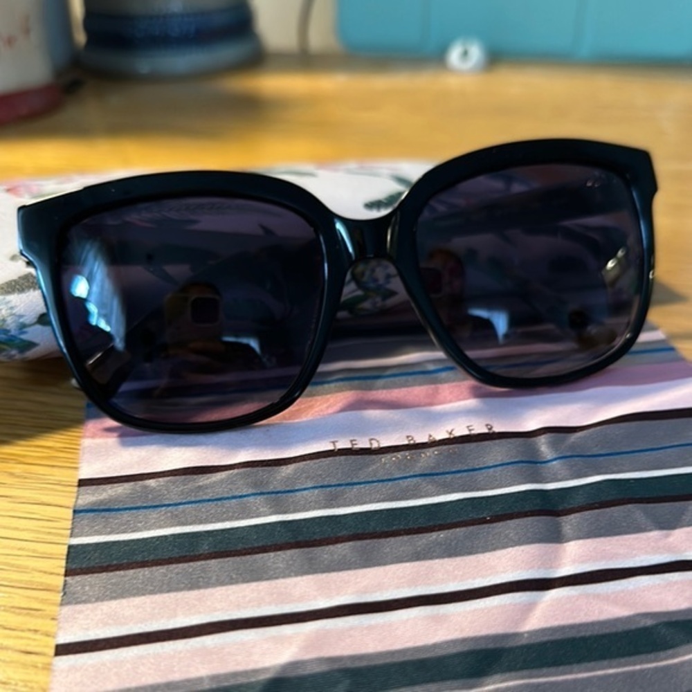 Ted Baker Sunglasses With Case Euc